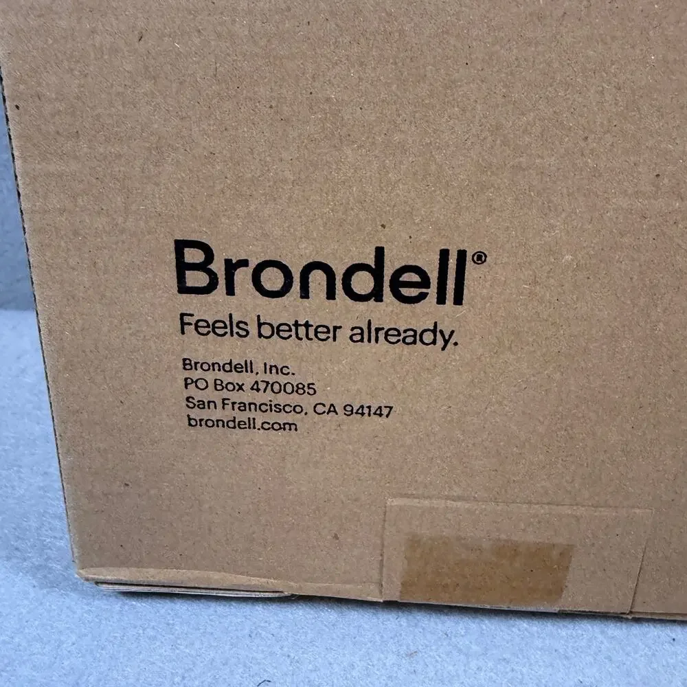 NEW Brondell LumaWarm L60-EW heated nightlight toilet seat - elongated white